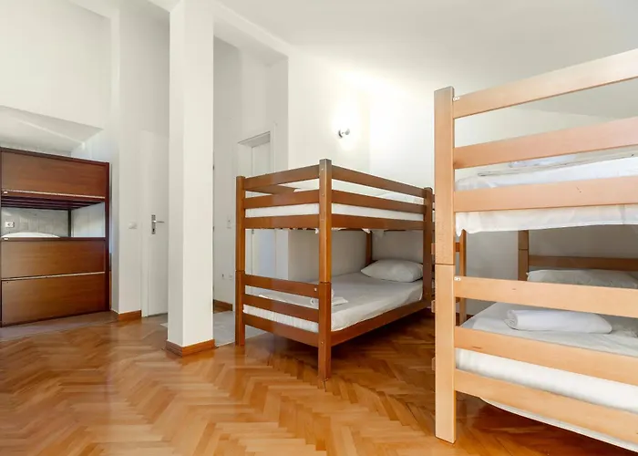 Hostel Budva